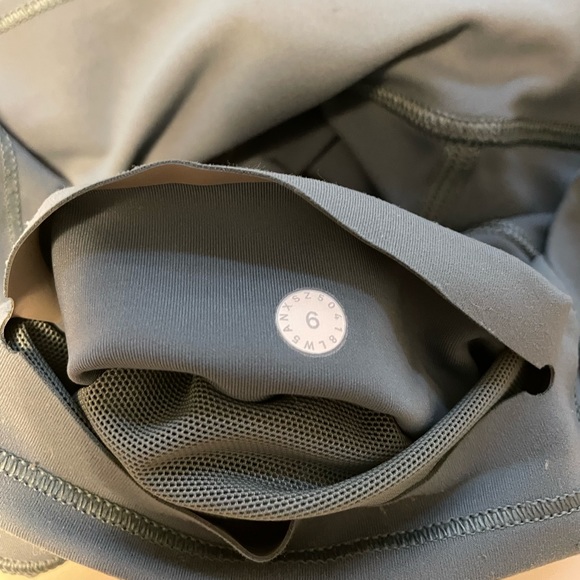 Lululemon In Movement 25” leggings - Picture 4 of 5